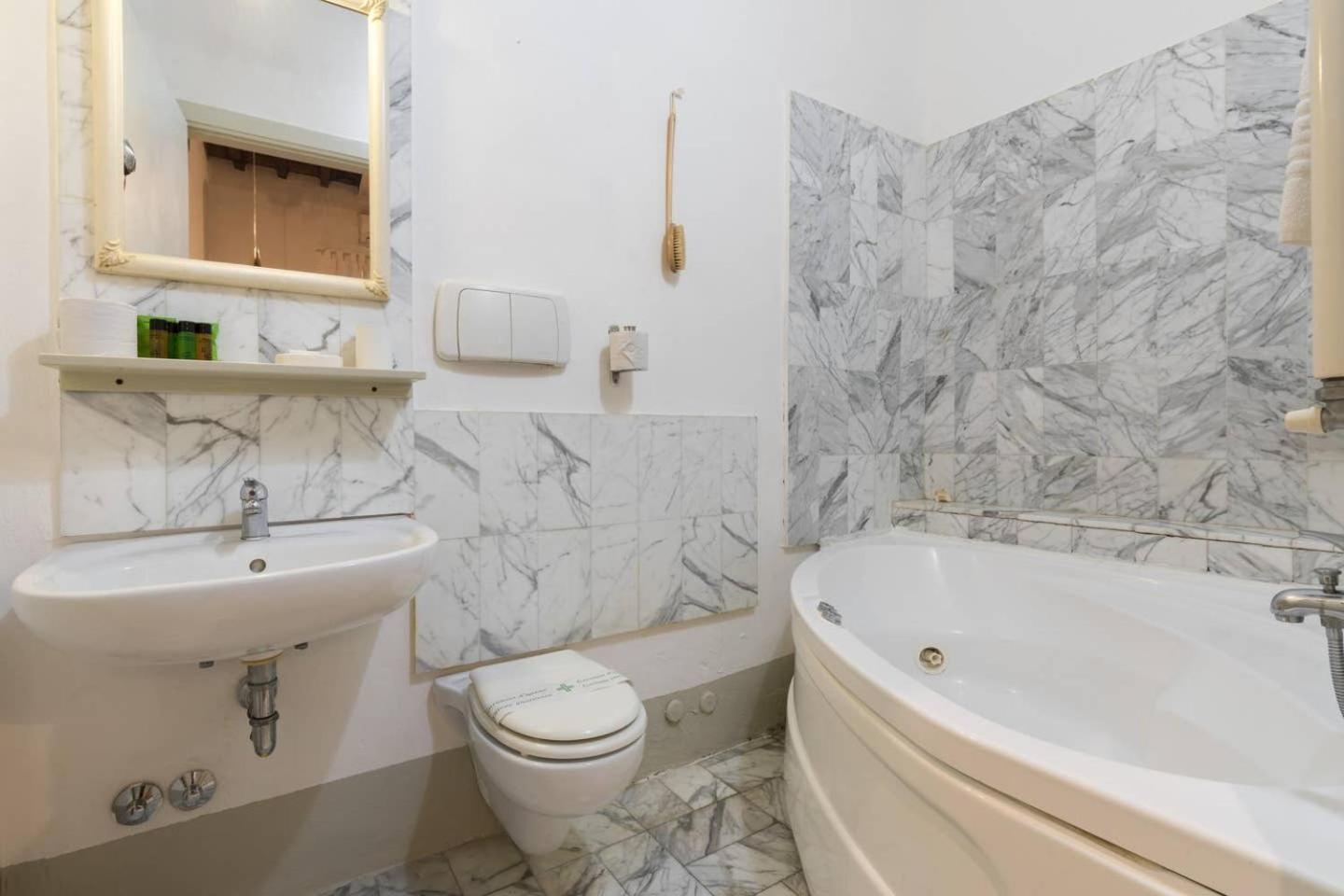 F4 - Santa Croce One Bedroom Flat 2 To 4 Guests Florença Exterior foto